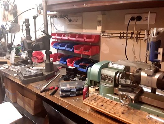 atelier de remise en état des armes de chasse ,d' outillages