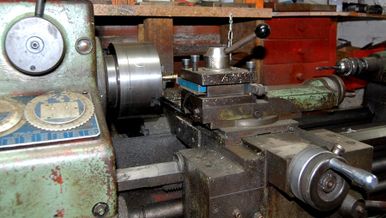 atelier de réparation des armes , tourd, fraiseuse, de chasse ,d' outillages
