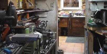atelier de réparation des armes de chasse ,d' outillages