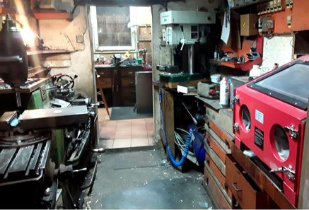 atelier de réparation des armes de chasse ,d' outillages