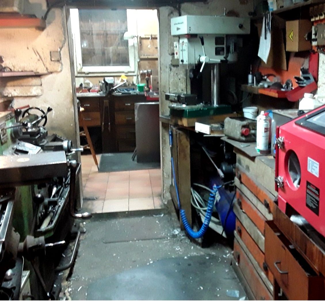 atelier de réparation des armes de chasse ,d' outillages