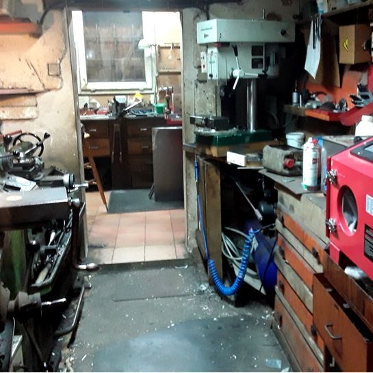 atelier de réparation des armes de chasse ,d' outillages